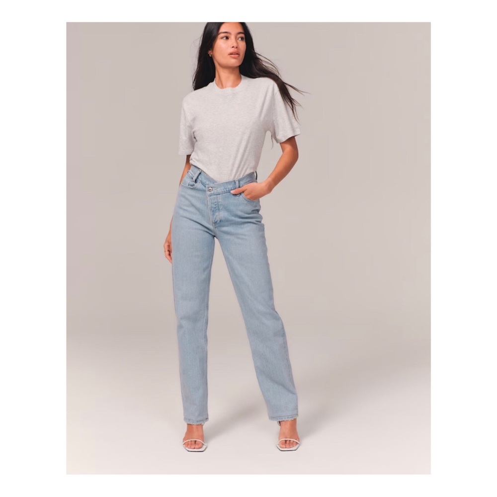 ABERCROMBIE & FITCH | Curve Love High Rise Dad Jean w/Cross Button Closure